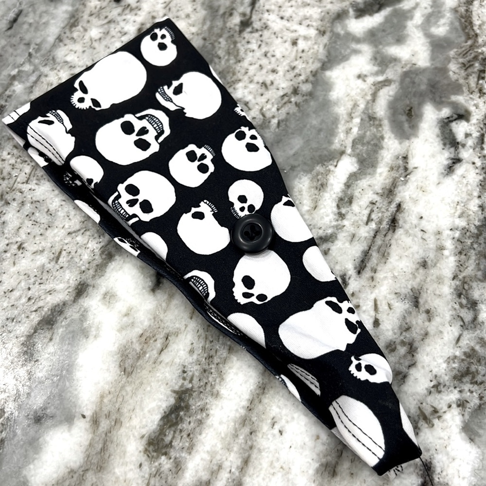 Headband with buttons to hold masks on super stretchy skull for nurses or bikers